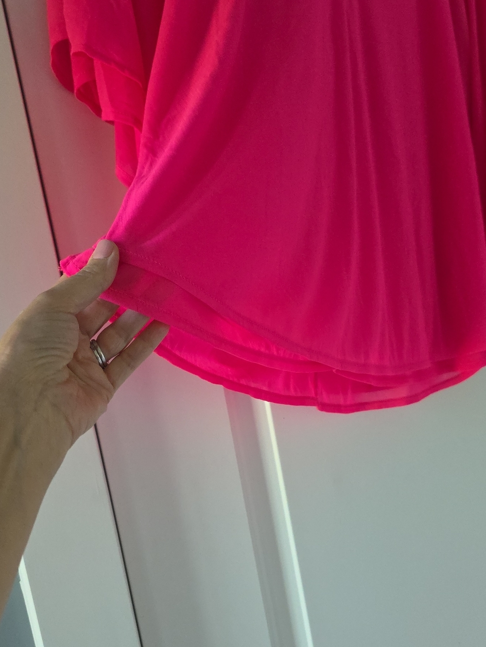 NWT....Jennifer Lopez Neon Pink Layered Chiffon V-Neck Tunic - Picture 6 of 10